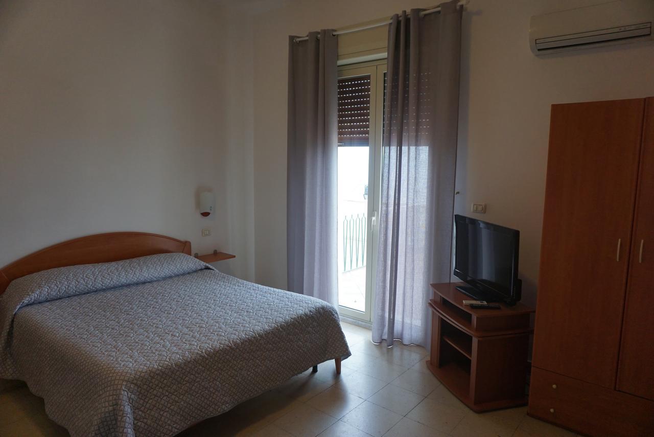 Hotel Villa Souvenir Forza dʼAgro Екстериор снимка