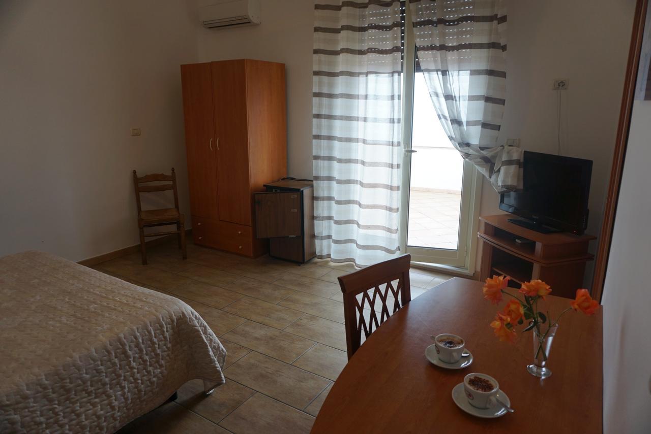 Hotel Villa Souvenir Forza dʼAgro Екстериор снимка