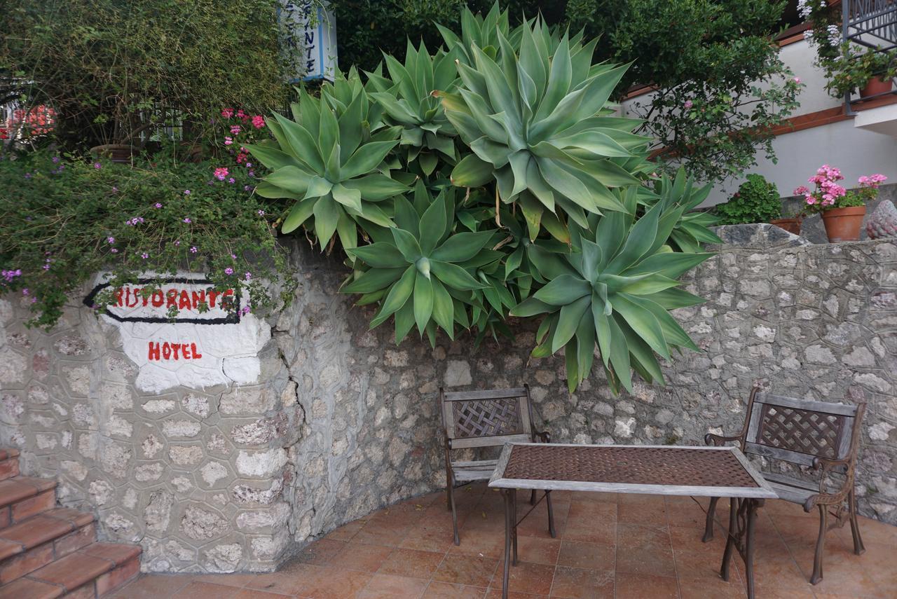 Hotel Villa Souvenir Forza dʼAgro Екстериор снимка
